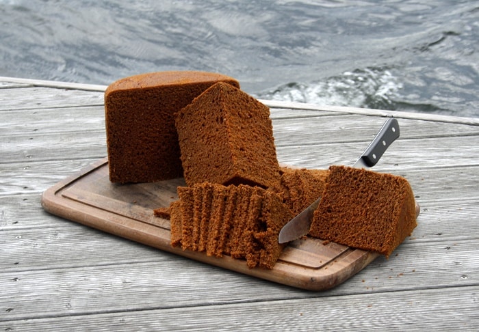 Rúgbrauð – Icelandic rye bread, a volcanic meal