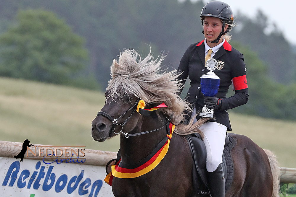 2x Gold & Feather Prize für Leonie bei letzter DJIM