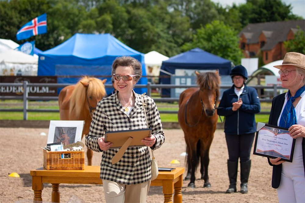 Royaler Besuch: Prinzessin Anne adelt GB-M’schaft