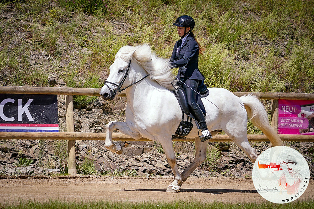 Tabitha toppt V1 und F1, starke Gloria, Johanna, Jule